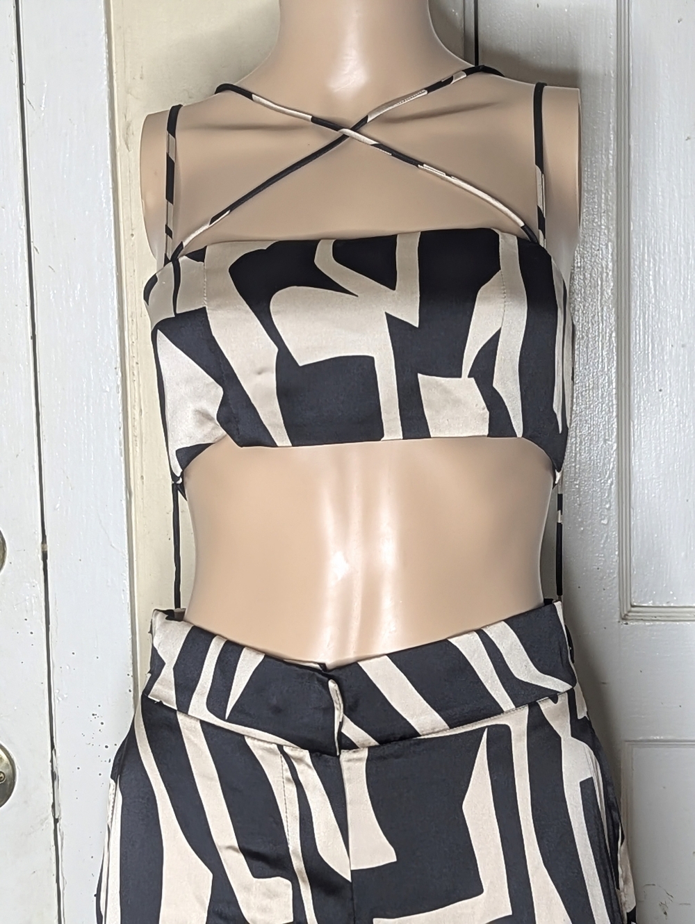 House Of Harlow 1960 Satin Geometric Print Two-Piece Pant Set Size Small - Picture 3 of 12